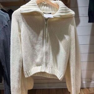Brandy Melville Andrea Zip Up Sweater